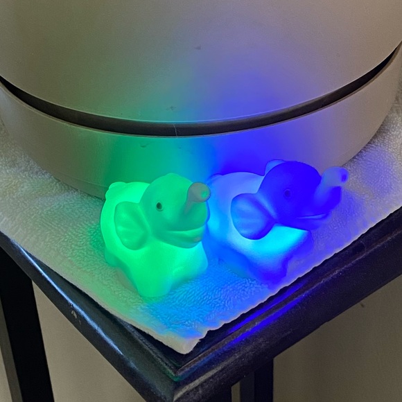 Pair of light up Elephants - Picture 6 of 15